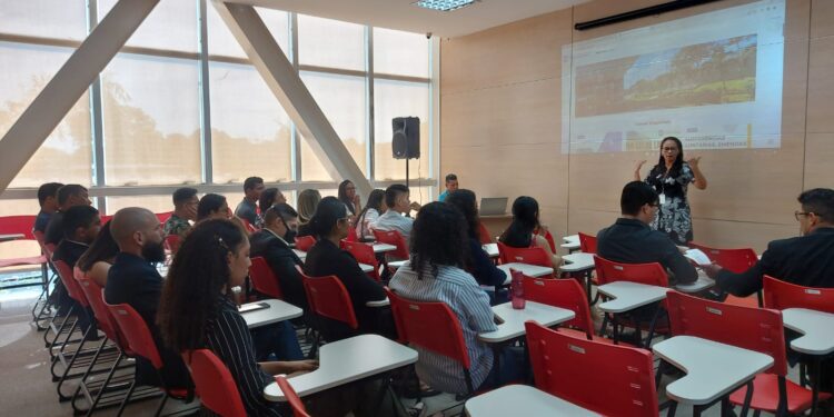 Estudantes de Direito do Iames realizam visita técnica ao TCE-AM
