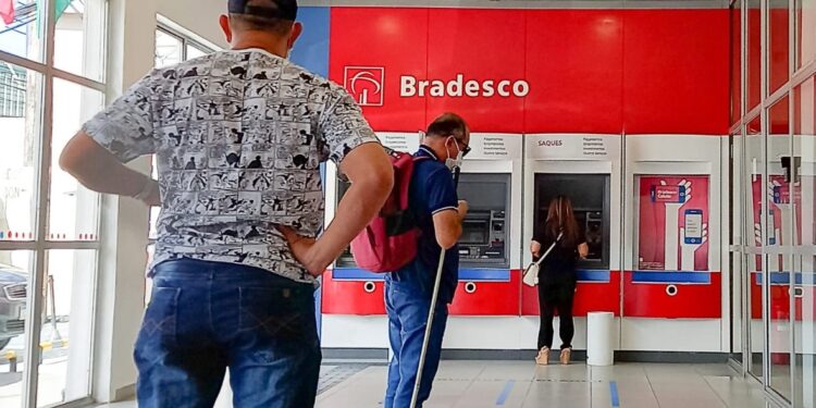 Justiça determina que Bradesco suspenda cobranças indevidas no interior do AM