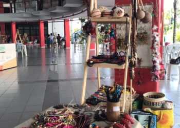 Artesãos do Yandé Muraki participam de feira de artesanato no Povos da Amazônia