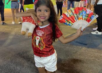 Pais e filhos mantêm vivo o amor pelo Boi Garantido