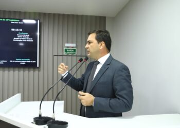 Vereador reforça pedido ao FNDE para novos modelos de escolas na várzea