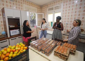 Deputada visita casa de acolhimento LGBT em Manaus