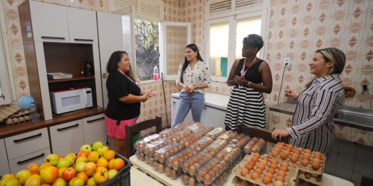 Deputada visita casa de acolhimento LGBT em Manaus