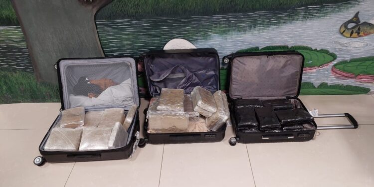 PF apreende três malas com drogas no Aeroporto Eduardo Gomes, em Manaus