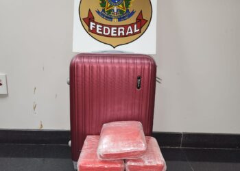 Polícia Federal apreende 13 kg de drogas em mala no aeroporto Eduardo Gomes