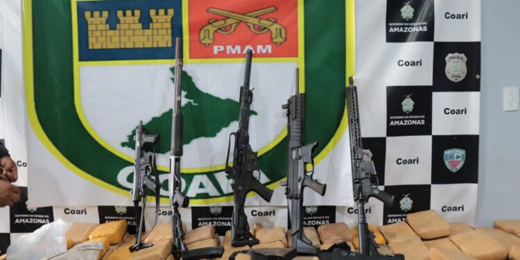 PM apreende quase 850 kg de drogas e armas de grosso calibre no Amazonas