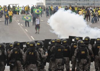 Moraes aceita denúncia contra outros 200 envolvidos nos atos golpistas