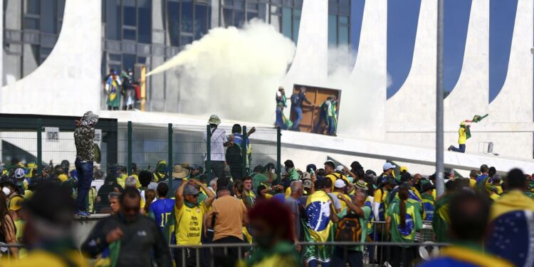 GSI divulga imagens do dia da invasão no Palácio do Planalto