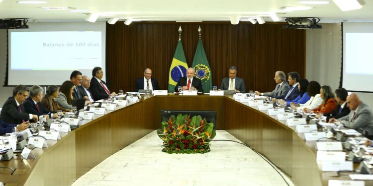 Brasil vai crescer mais que os pessimistas estão prevendo, diz Lula