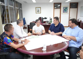 Prefeitura alinha projetos de regularização de áreas da Suframa