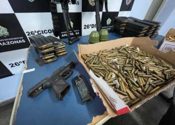 Em Manaus, polícia apreende drogas avaliadas em R$ 4 milhões, fuzis e granadas