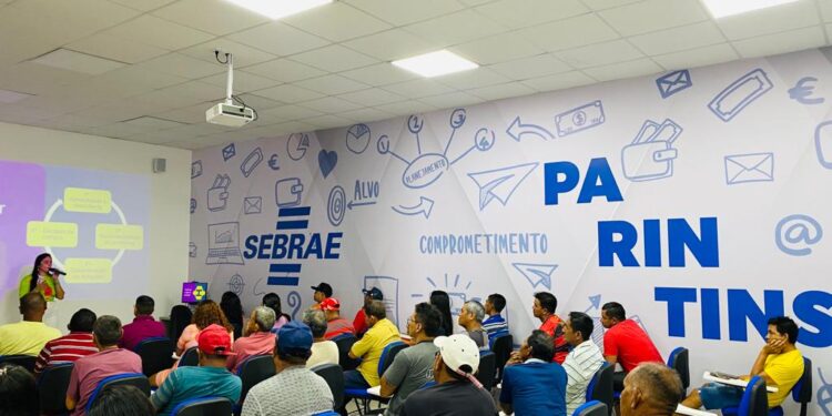 Em Parintins, Governo do Amazonas promove qualificação para 120 trabalhadores do turismo