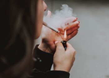Especialista alerta que tabaco aquecido não pode ser apontado como alternativa menos nociva aos cigarros comum e eletrônico