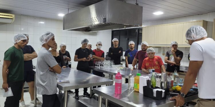 Kwati Club, em parceria com Senac, promove treinamento para colaboradores