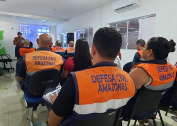 Agentes da Defesa Civil do Amazonas participam de ciclo de palestras em comemoração ao mês da Enfermagem
