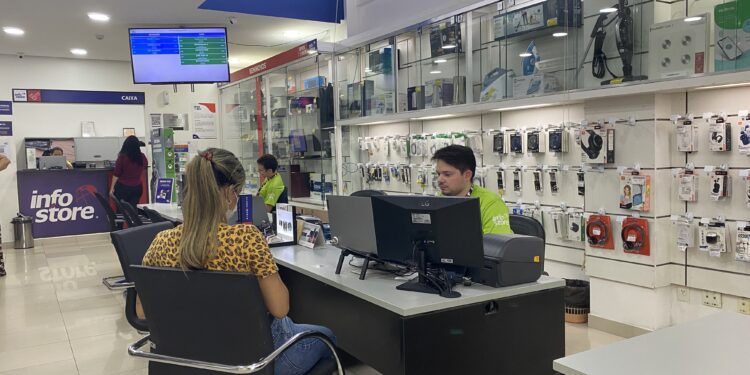 Emprego: Grupo abre vagas de trabalho na área comercial em Manaus