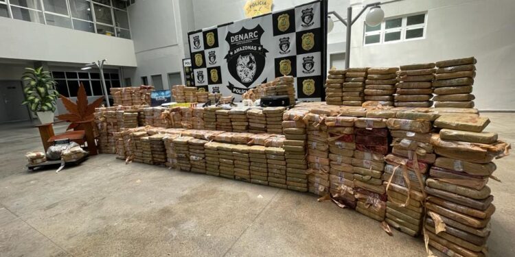 Polícia prende trio com mais de 500 kg de drogas avaliados em mais de R$ 8 milhões