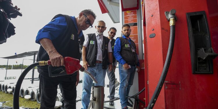 IPEM vistoria 125 bicos de abastecimento de postos de combustíveis em Manaus