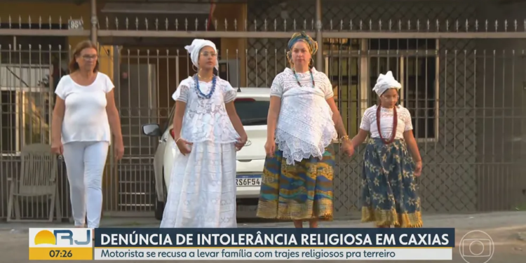 Motorista é acusado de praticar preconceito religioso contra família com roupa do candomblé