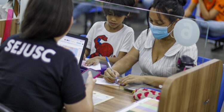Serviços para pessoas com deficiência nos PACs de Manaus facilitam adesão a programas e benefícios