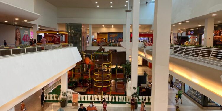 Pesquisa aponta aumento de vendas e fluxo de pessoas em shoppings para compras do Dia das Mães