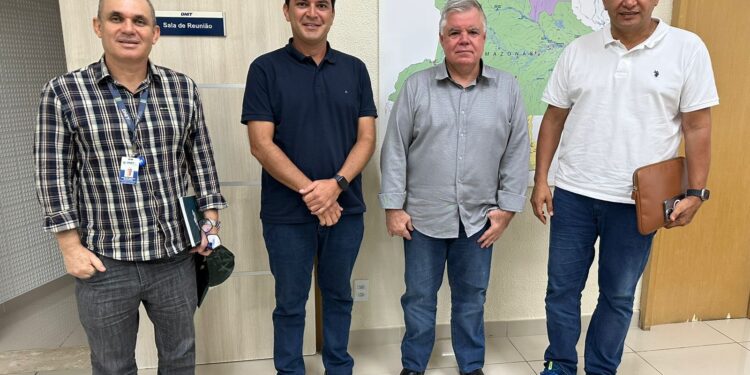 Parlamentar diz que viabiliza no DNIT liberação para entrada de veículos e cargas no Porto de Parintins