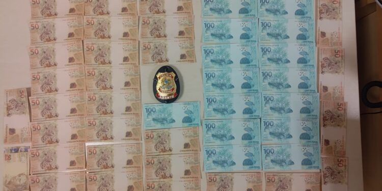 PF prende dupla com dinheiro falso quando retirava encomenda nos Correios
