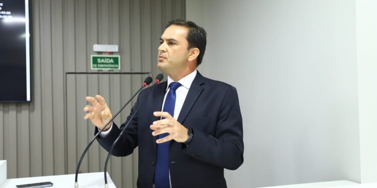Vereador homenageia assistentes sociais pelo trabalho desenvolvido em Parintins