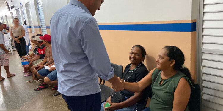 Vereador participa de ação de saúde com garis de Parintins