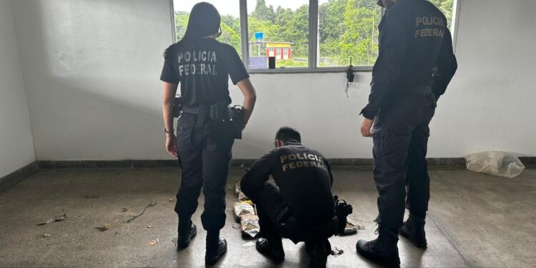 Polícia Federal prende trio com aproximadamente 400 kg de drogas no Amazonas