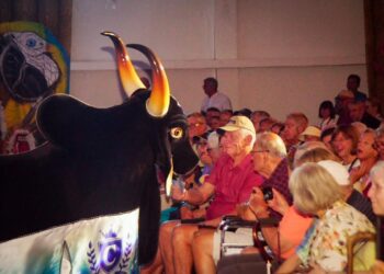 Caprichoso encerra temporada de shows para turistas de cruzeiro