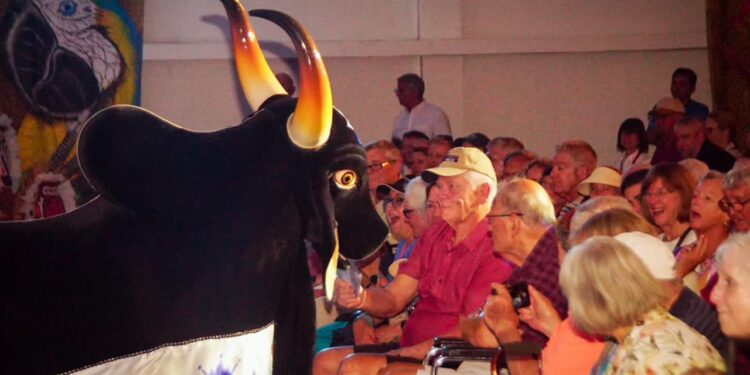 Caprichoso encerra temporada de shows para turistas de cruzeiro
