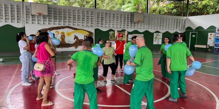 Estudantes de medicina realizam ação social na Apae Manaus