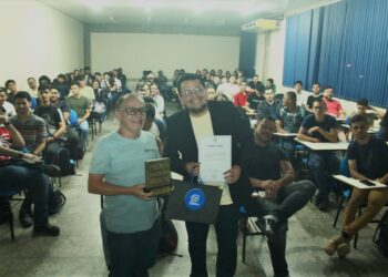 Professor Rodrigo Froés debate uso das redes sociais na docência