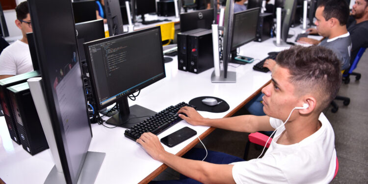Governo abre 18.945 vagas em cursos do Cetam para o interior do Amazonas