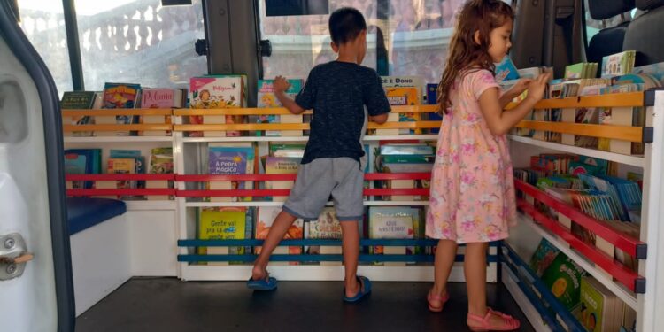 Projeto Biblioteca Volante ‘Mania de Ler’ retoma atividades literárias no Largo São Sebastião