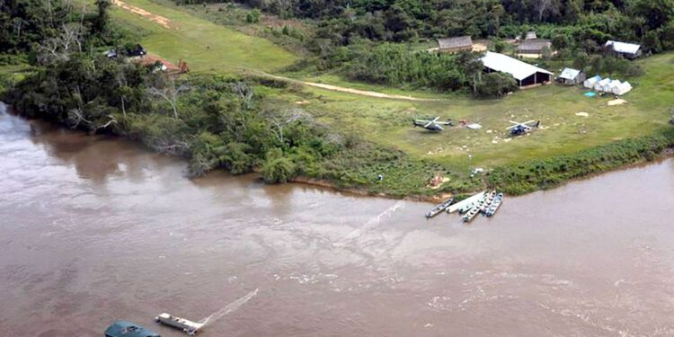 No Amazonas, Saúde e FAB entregam remédios a comunidades ribeirinhas