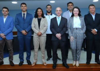 Presidente do TCE-AM dá posse a mais sete aprovados no concurso da Corte de Contas