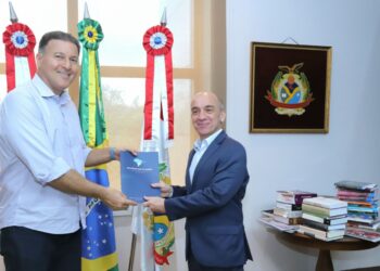Presidente do TCE-AM recebe diretor da Rede Amazônica para conhecer projeto voltado ao incentivo de políticas públicas