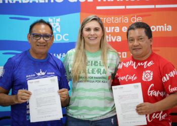 Bois Caprichoso e Garantido firmam compromisso para reciclar isopor das alegorias