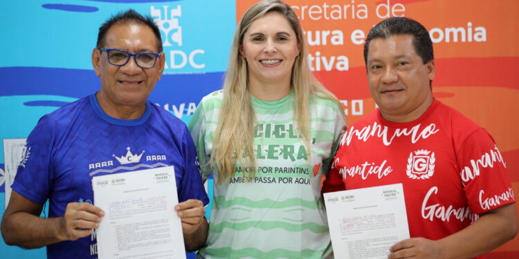 Bois Caprichoso e Garantido firmam compromisso para reciclar isopor das alegorias