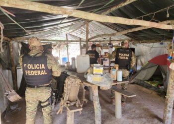 Polícia Federal destrói equipamentos utilizados no garimpo ilegal no Amazonas