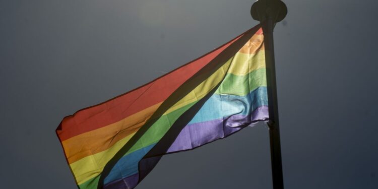 Orgulho LGBTQIA+ é caminho para saúde mental e bem-estar coletivo