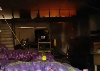 Incêndio atinge estabelecimento comercial no Centro de Manaus