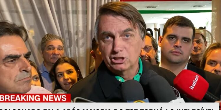 ‘Hoje levei uma facada nas costas’, diz Bolsonaro após ficar inelegível pelo TSE