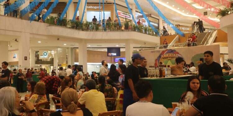 Shows de forró e boi-bumbá agitam Arraial do Amazonas Shopping durante a semana