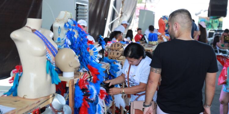 Parintins 2023: Acessórios valorizam a cultura, os artesãos e a economia local para o Festival Folclórico