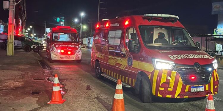 Manaus: Corpo de Bombeiros combate incêndio em loja de móveis e eletrodomésticos