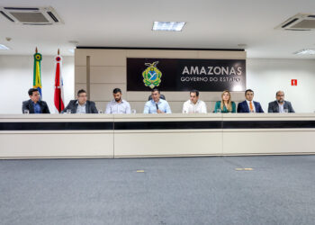 Governador anuncia reajuste de 8% para servidores da Educação