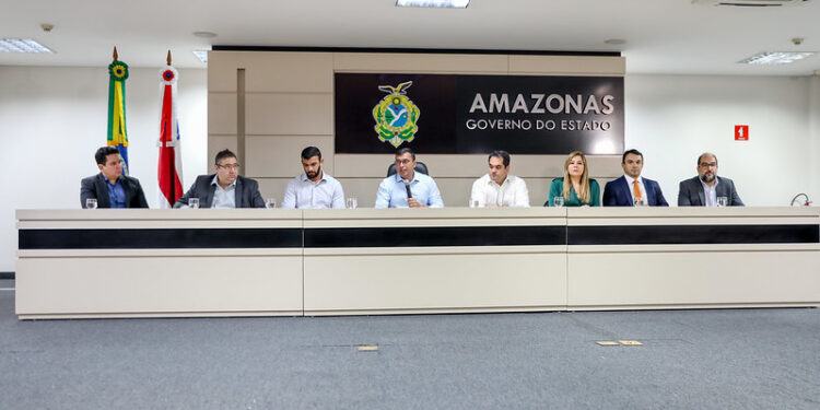 Governador anuncia reajuste de 8% para servidores da Educação